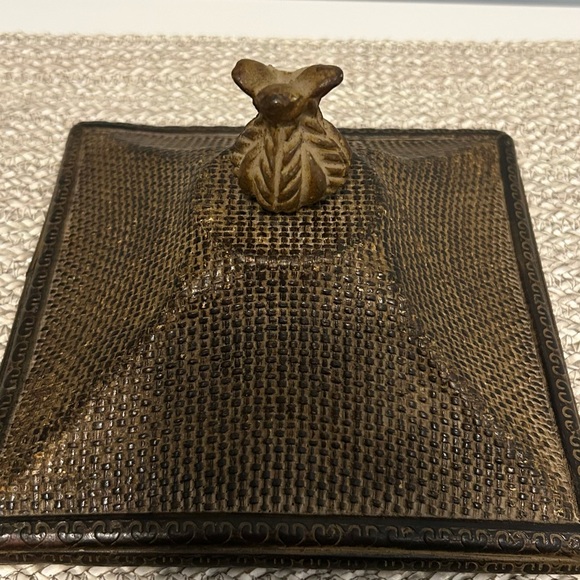 Vintage Farmhouse Rooster Decorative Box
Lift-off Lid - Picture 7 of 10